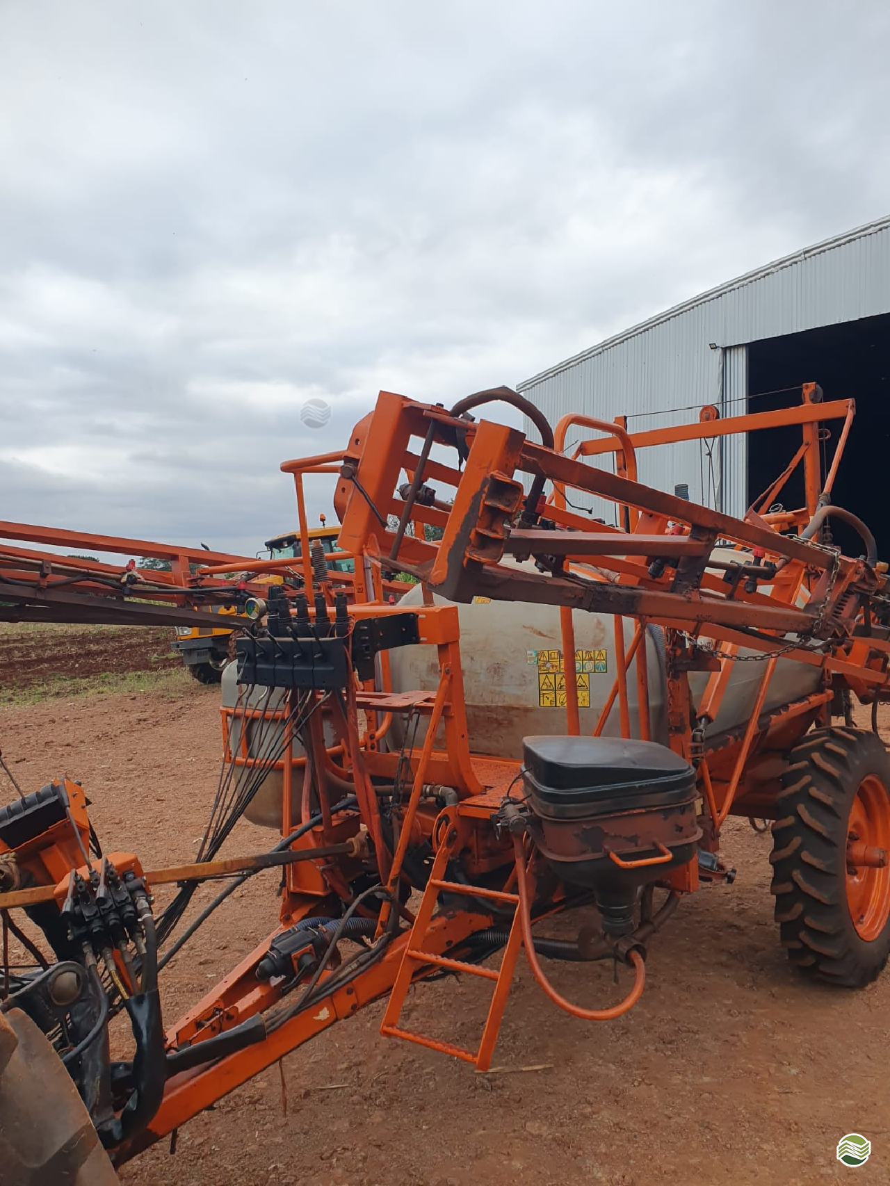 PULVERIZADOR JACTO COLUMBIA CROSS Arrasto Camtrac Máquinas Agrícolas MARIALVA PARANÁ PR